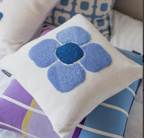 Kissen blaue Blume von Funky Doris| kombinierbar