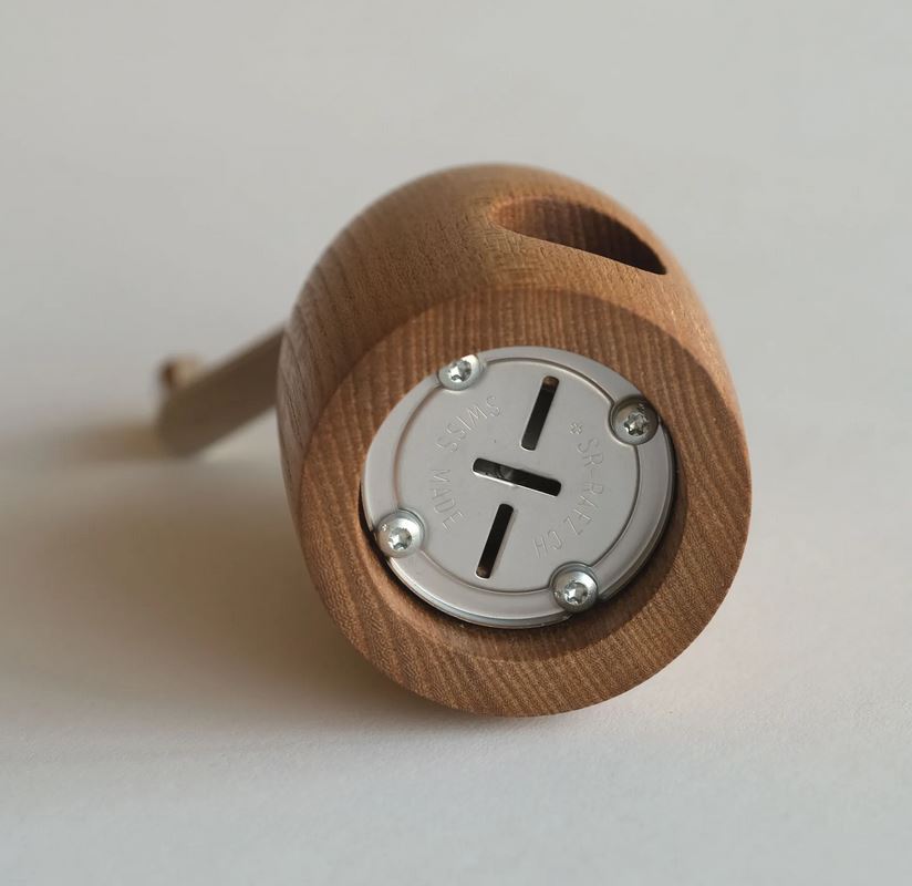 Holzmühle für Muskatnüsse - Muskatmühle aus Ulmenholz