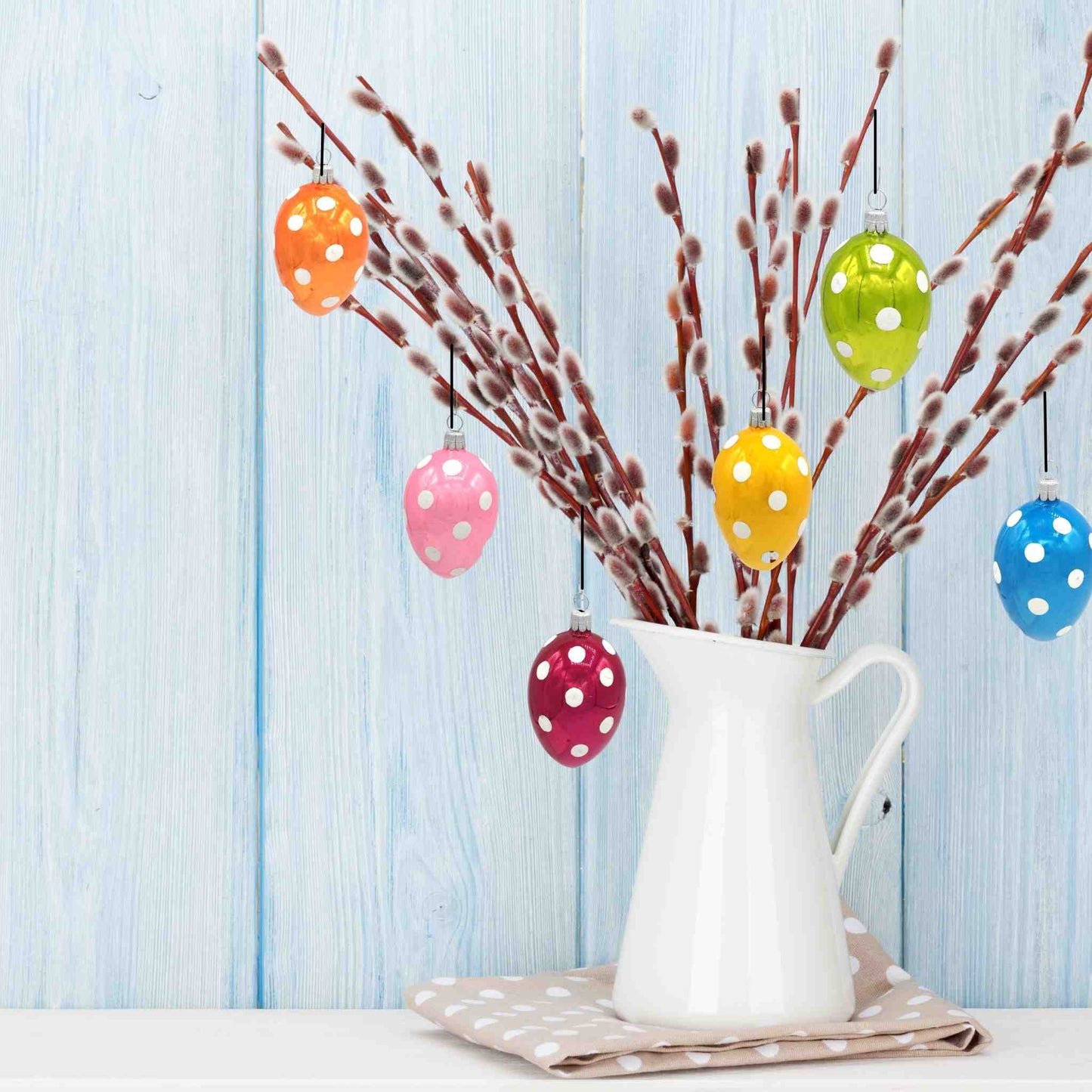 Osterreier aus Glas mit Punkten | Ostern wird bunt