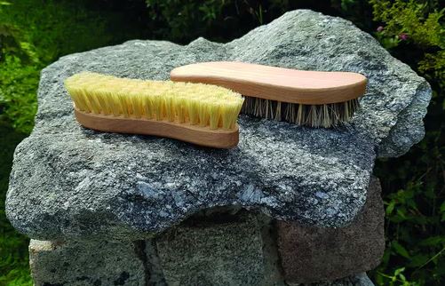 Reinigungshilfe aus dem Schwarzwald - Scheuerbürste