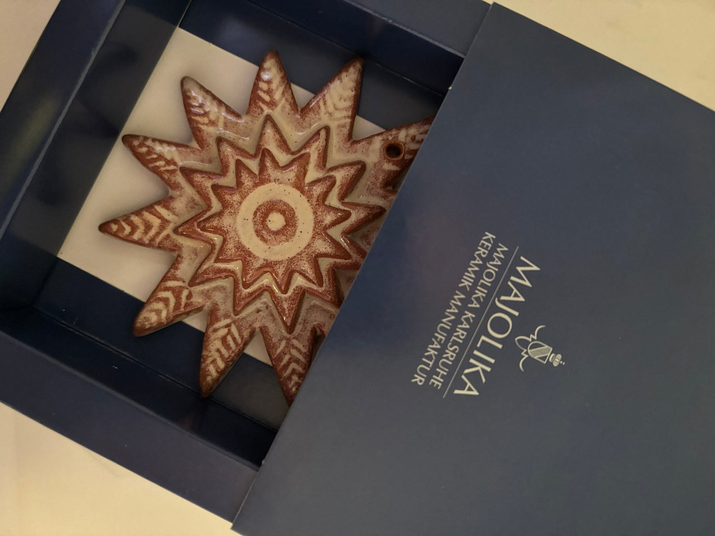 Keramiksterne in blau und beige | Majolika Karlsruhe