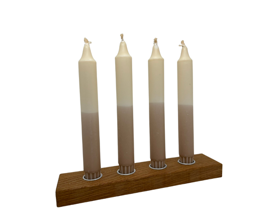Holz-Kerzenständer aus Eiche mit 4 Designerkerzen